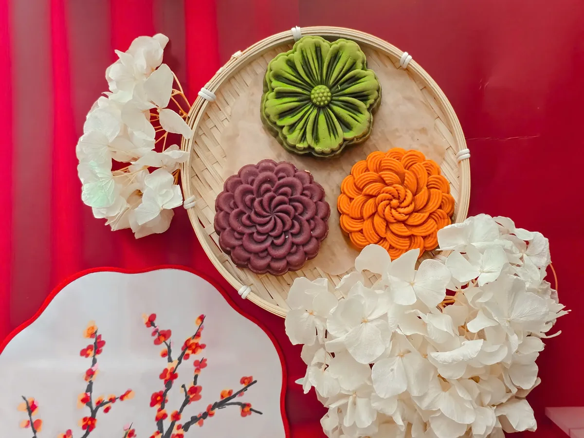Bánh trung thu dẻo hoa văn tinh xảo Xuân Đỉnh